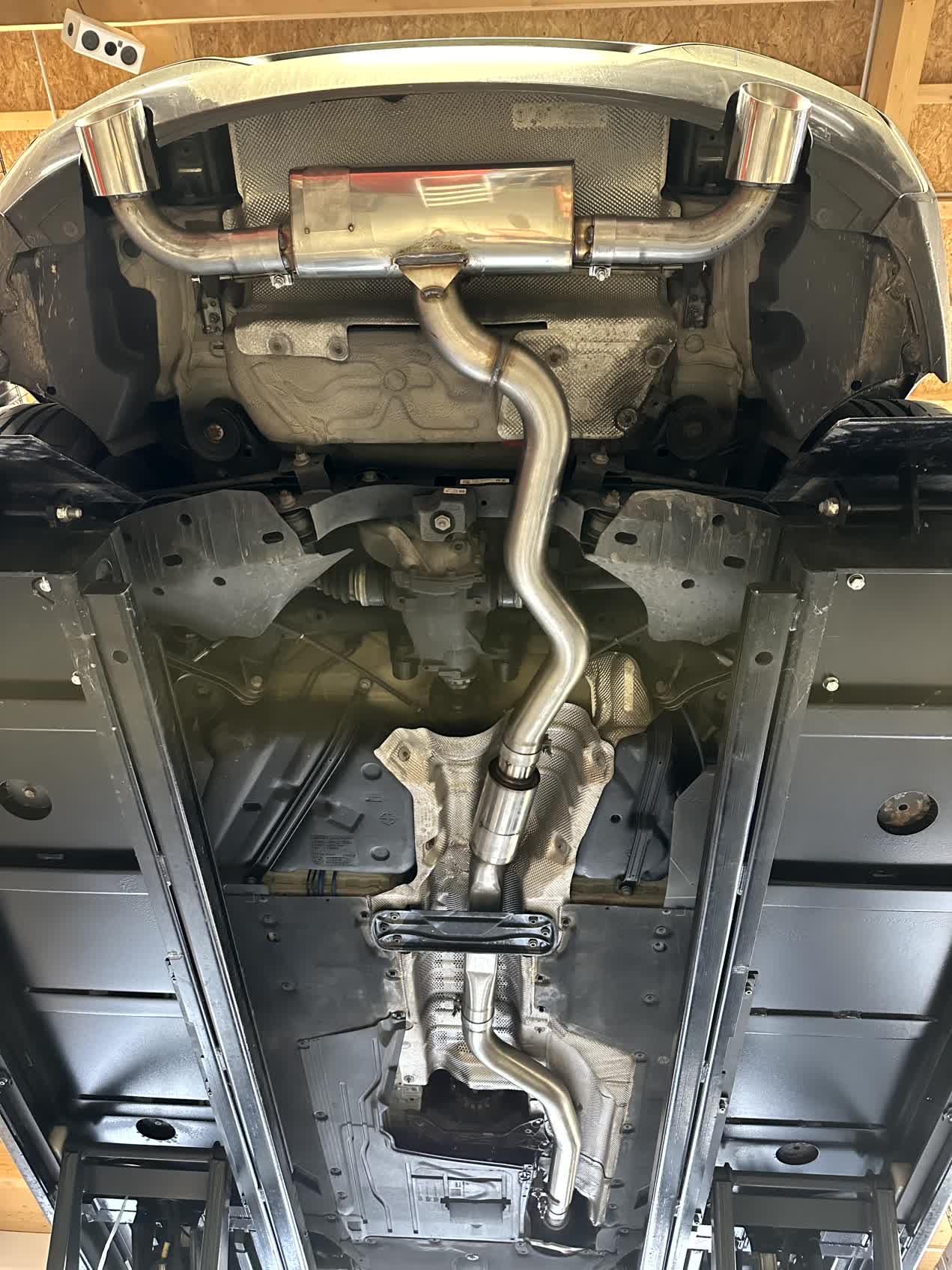 Handgefertigte Edelstahl Auspuffanlage