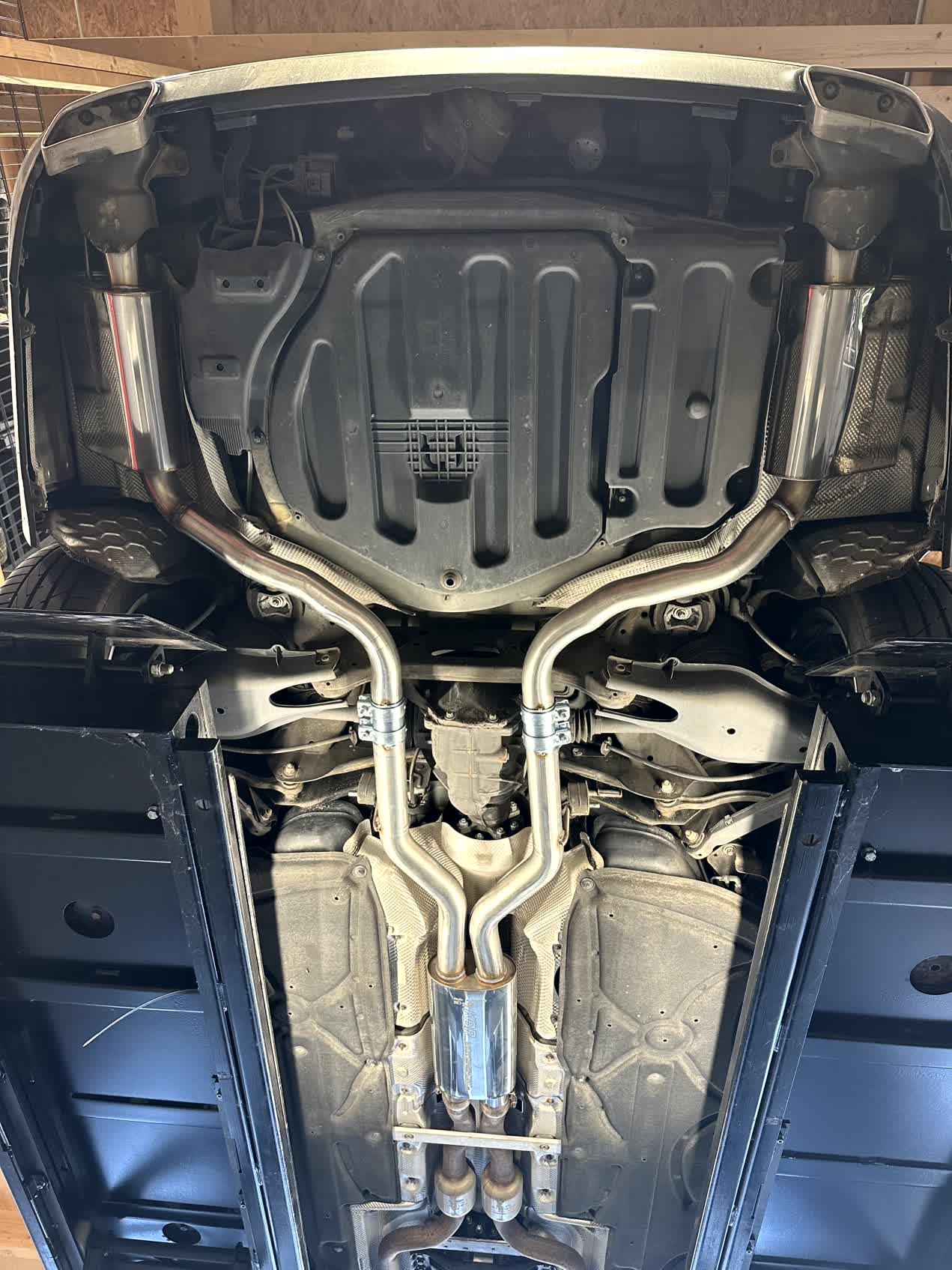 Handgefertigte Edelstahl Auspuffanlage