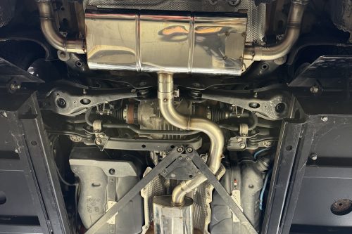 Handgefertigte Edelstahl Auspuffanlage (Serienendrohre in der Stoßstange)