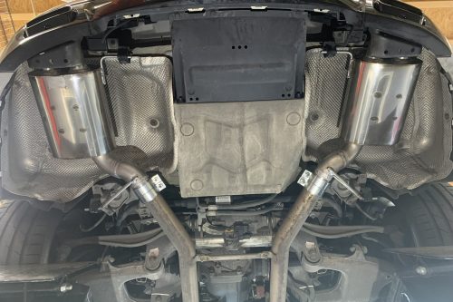 Handgefertigter Edelstahl Auspuff-Endschalldämpfer (Serienendrohre in der Stoßstange) mit Serienmäßige Abgasklappe