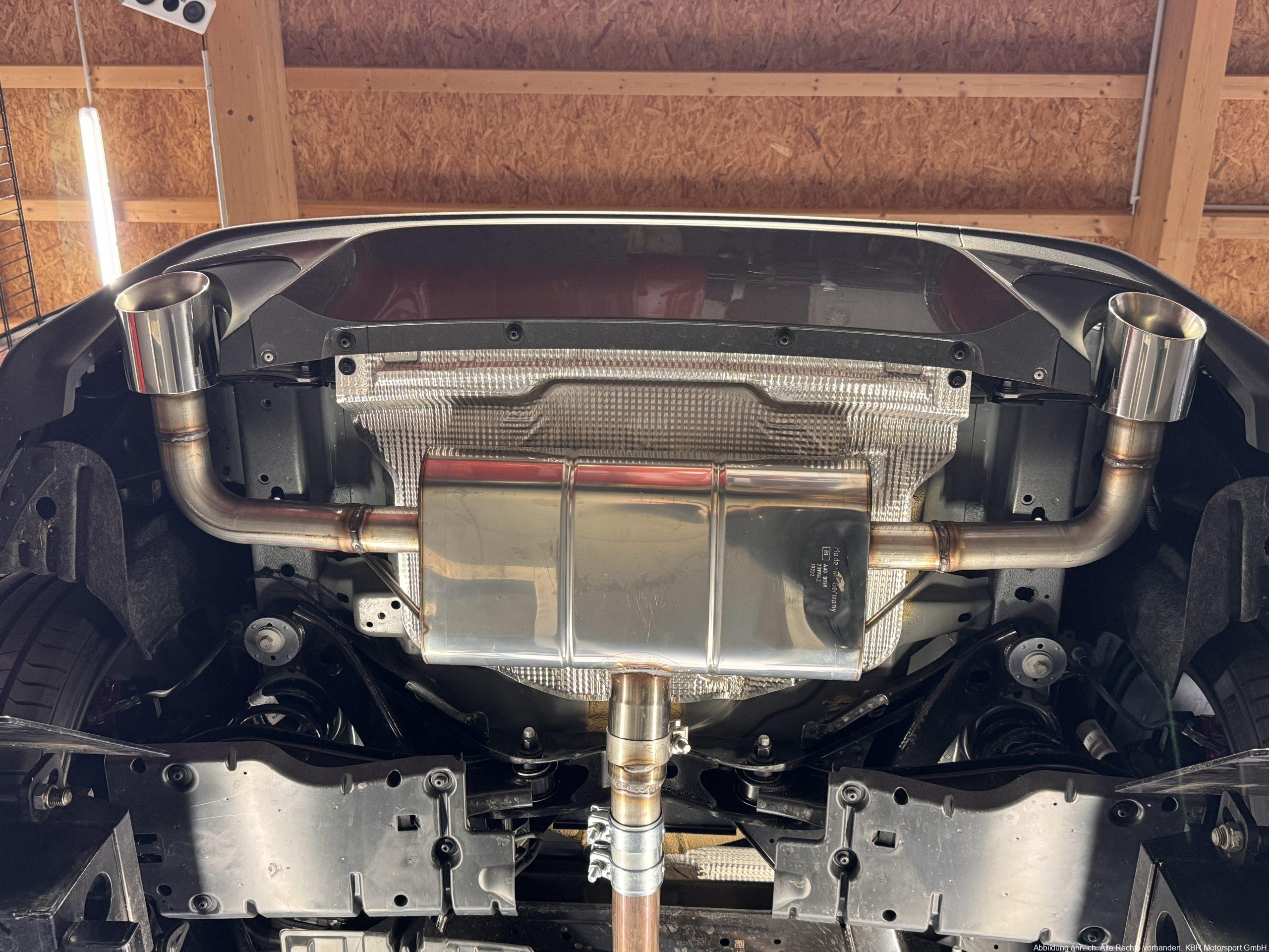 Handgefertigter Edelstahl Auspuff-Endschalldämpfer quer mit einem Endrohr pro Seite