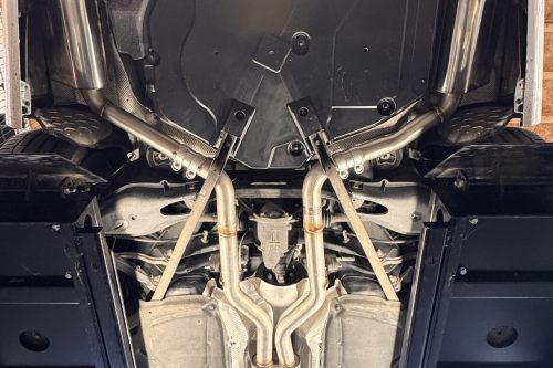 Handgefertigte Edelstahl Auspuffanlage (Serienendrohre in der Stoßstange)