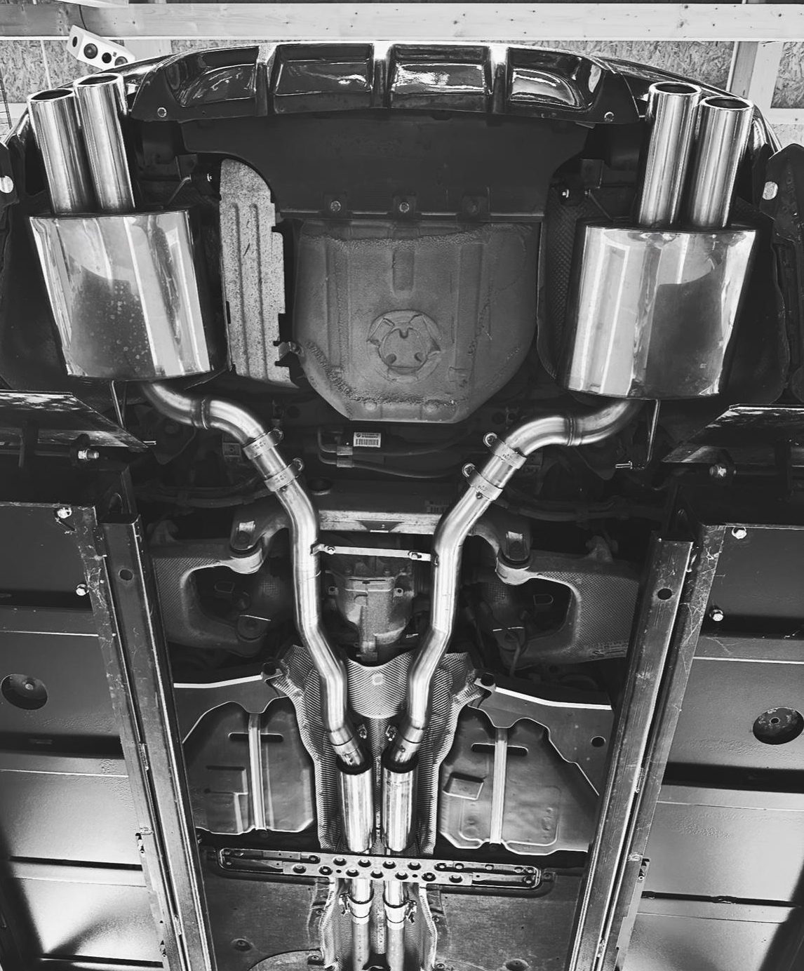 Handgefertigte Edelstahl Auspuffanlage